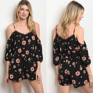 Mine Floral Off-The-Shoulder Romper with Pockets XL